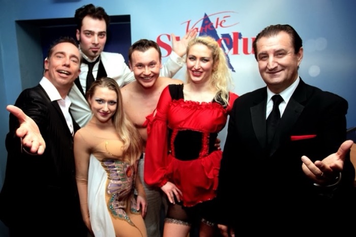 Ensemble der Show "Stars & Spass" im Starclub Varieté Kassel mit Marina Skulditskaya