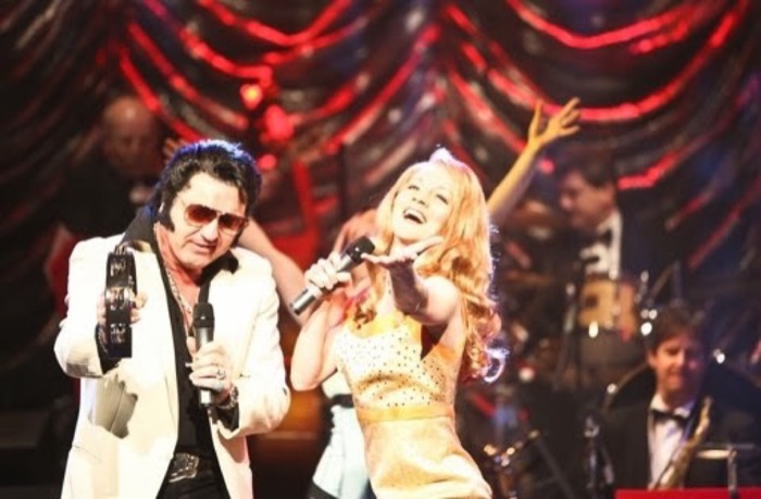 Szenenfoto aus der Show "Welcome to Las Vegas" im Friedrichsbau Varieté, fotografiert von Peter-Michael Petsch