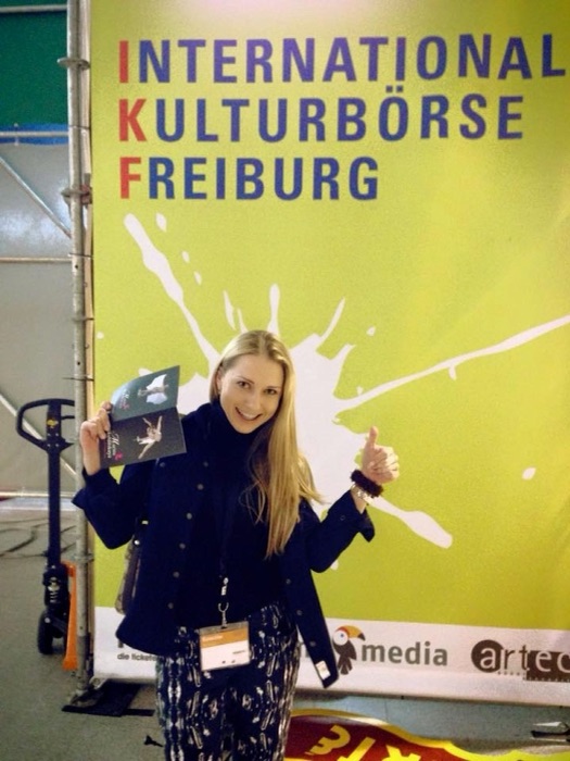 Marina Skulditskaya mit ihrem Handstand-Showact "Vision" auf der Internationalen Kulturbörse Freiburg