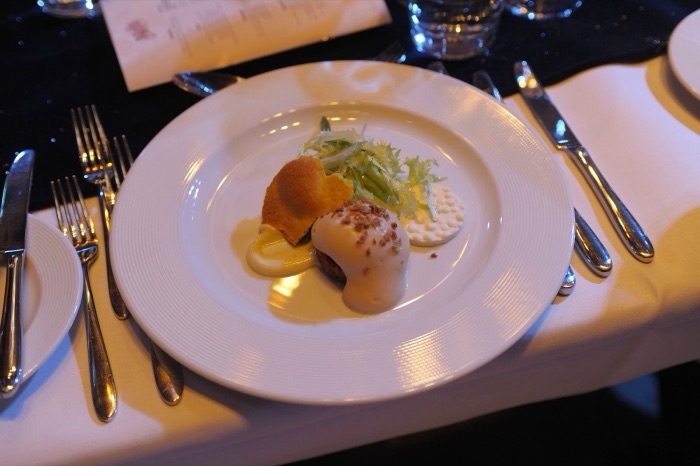 Marina Skulditskaya beim Diner Spectacle von Das Zelt in Zürich