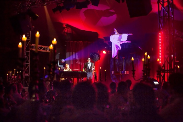 Marina Skulditskaya beim Diner Spectacle von Das Zelt in Zürich