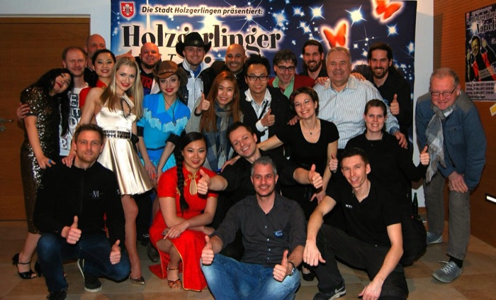 Marina Skulditskaya und Timo Marc bei der Illusion "Magic meets acrobatic" im Holzgerlinger Varieté
