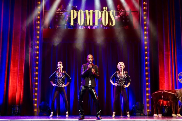Marina Skulditskaya in der Show Pompös im Schmidts Tivoli Theater in Hamburg