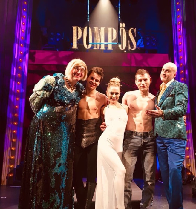 Marina Skulditskaya in der Show Pompös im Schmidts Tivoli Theater in Hamburg