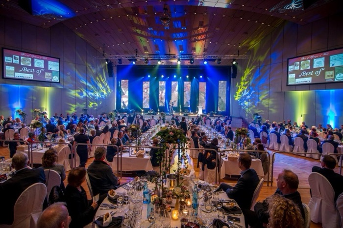 Marina Skulditskaya auf der Bühne der Spitzen & Wein Gala im Palatin Kongresshotel Wiesloch