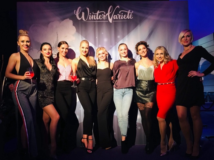 Marina Skulditskaya mit dem Ensemble von The Great Show im Winter Varieté Heidelberg