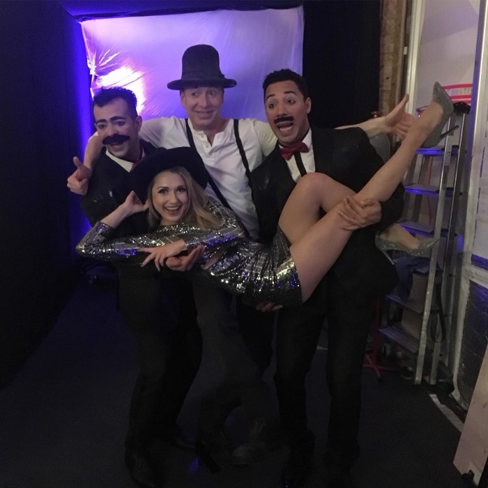 Marina Skulditskaya mit dem Ensemble von The Great Show im Winter Varieté Heidelberg