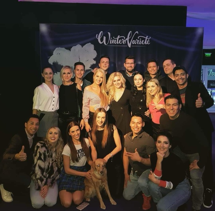 Marina Skulditskaya mit dem Ensemble von The Great Show im Winter Varieté Heidelberg