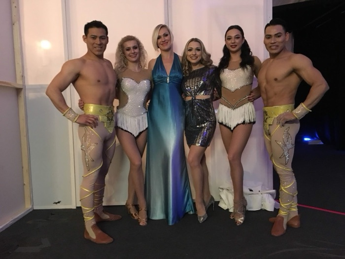 Marina Skulditskaya mit dem Ensemble von The Great Show im Winter Varieté Heidelberg
