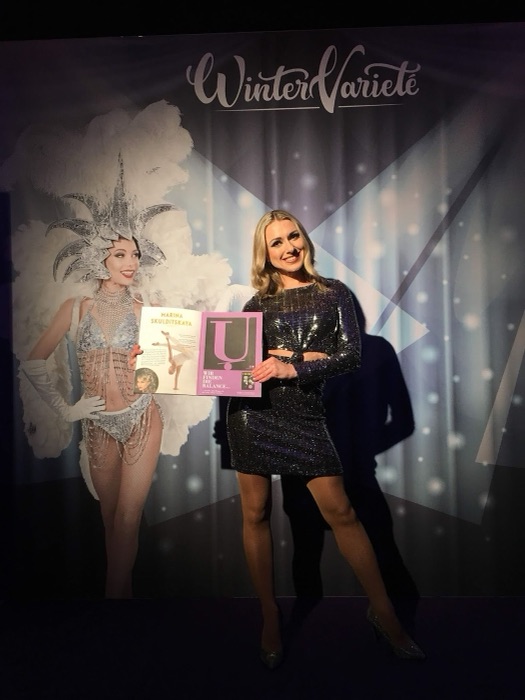 Marina Skulditskaya mit dem Ensemble von The Great Show im Winter Varieté Heidelberg