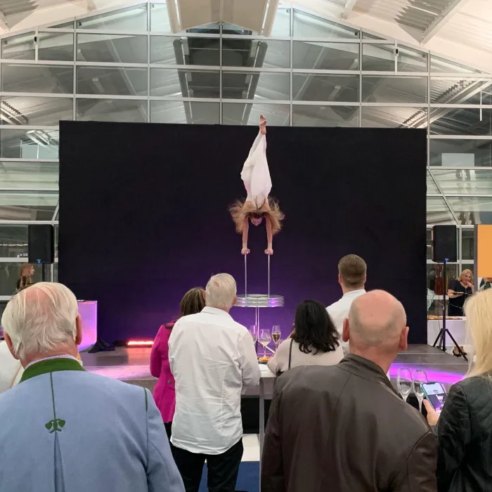 Marina Skulditskaya bei ihrem Showact auf der Weinmesse München im M.O.C.