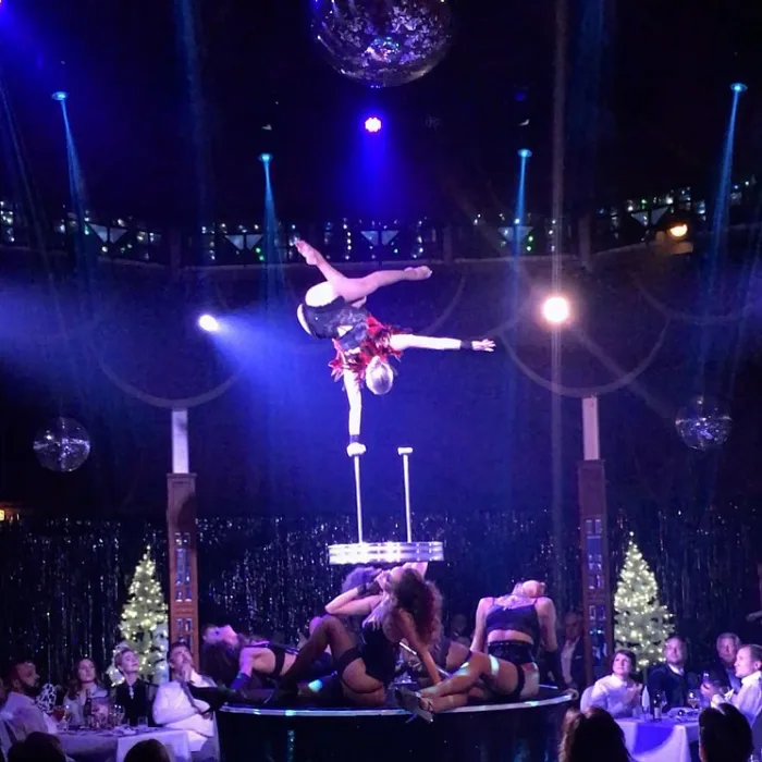 Marina Skulditskaya in der Dinnershow Verführung im Spiegelpalast Augsburg