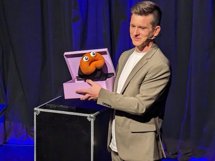 Marina Skulditskaya mit Künstlerkollegen bei KuSch goes Varieté in der Kulturscheune Herborn