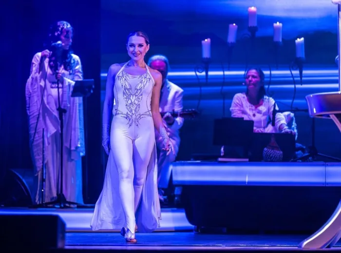 Marina Skulditskaya in der Show Ananda beim Winter Varieté Fulda in der Orangerie