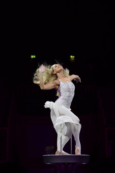 Marina Skulditskaya bei ihrem Showact auf der TSG Tübingen Sport Gala 2024 in der Paul Horn-Arena