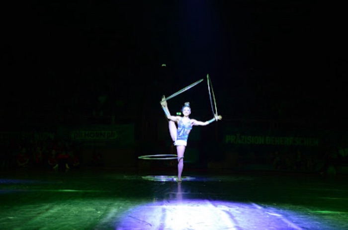 Marina Skulditskaya bei ihrem Showact auf der TSG Tübingen Sport Gala 2024 in der Paul Horn-Arena