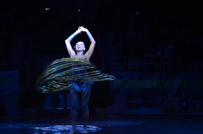 Marina Skulditskaya bei ihrem Showact auf der TSG Tübingen Sport Gala 2024 in der Paul Horn-Arena