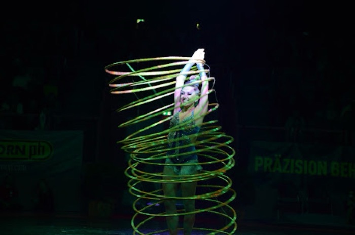 Marina Skulditskaya bei ihrem Showact auf der TSG Tübingen Sport Gala 2024 in der Paul Horn-Arena