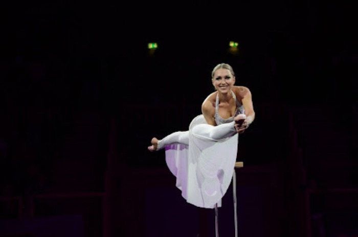 Marina Skulditskaya bei ihrem Showact auf der TSG Tübingen Sport Gala 2024 in der Paul Horn-Arena