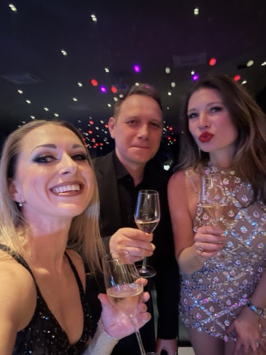 Marina Skulditskaya im Great-Gatsby-Kostüm bei der Silvestergala im Hotel Weissenstein in der Schweiz