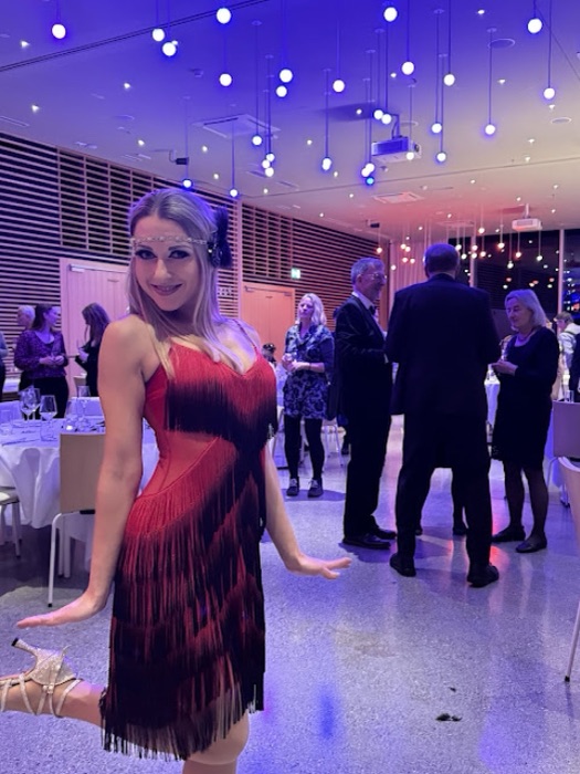 Marina Skulditskaya im Great-Gatsby-Kostüm bei der Silvestergala im Hotel Weissenstein in der Schweiz