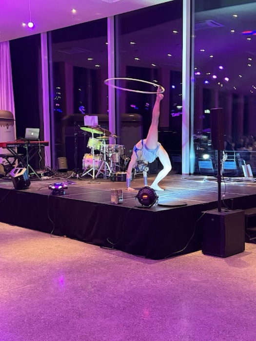 Marina Skulditskaya im Great-Gatsby-Kostüm bei der Silvestergala im Hotel Weissenstein in der Schweiz