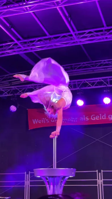 Marina Skulditskaya bei ihrem Showact beim Gunzenhauser Kultur Herbst 2025