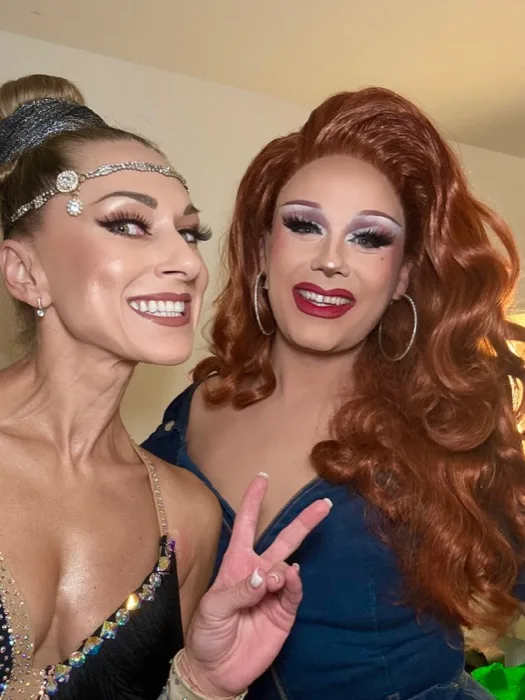 Marina Skulditskaya lors de son numéro d'équilibre et de son show de hula hoop à la journée portes ouvertes du Renitenztheater de Stuttgart