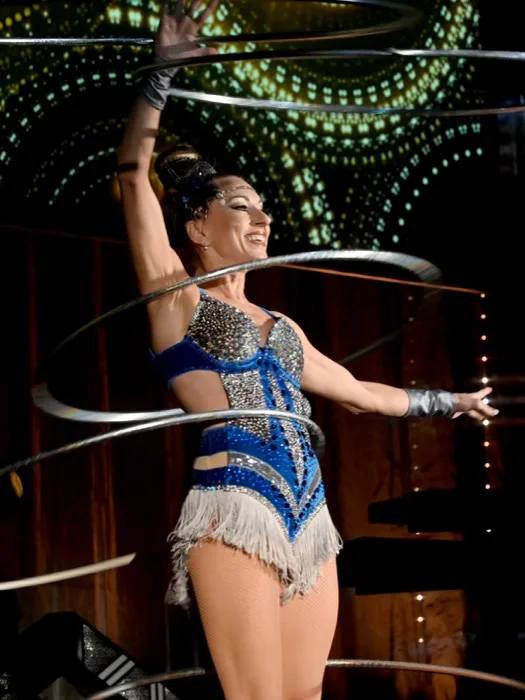 Marina Skulditskaya mit Handstand-Showact und Hula-Hoop-Show bei der Gala zum Großen Preis des Mittelstandes im Maritim Hotel in Würzburg