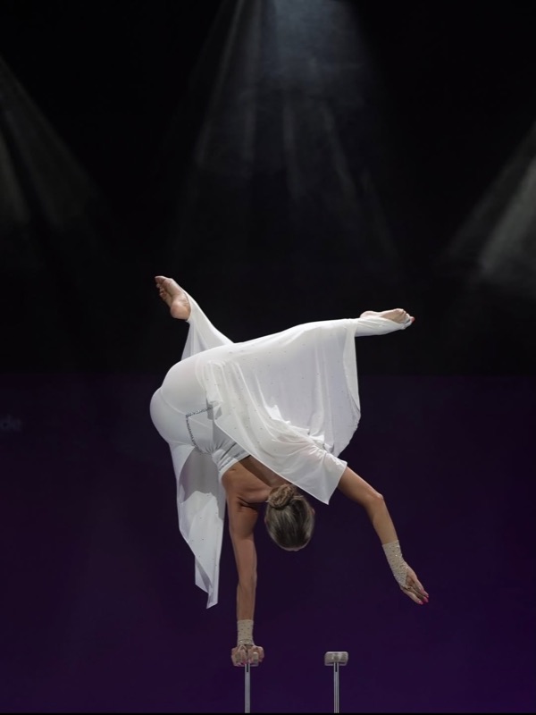 Handstand equilibristics on the gala stage - elegant artistry by Marina Skulditskaya